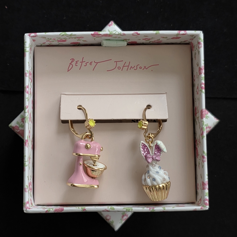 NWT Betsey Johnson Spring Bunny Cupcake Mismatch Drop Earrings